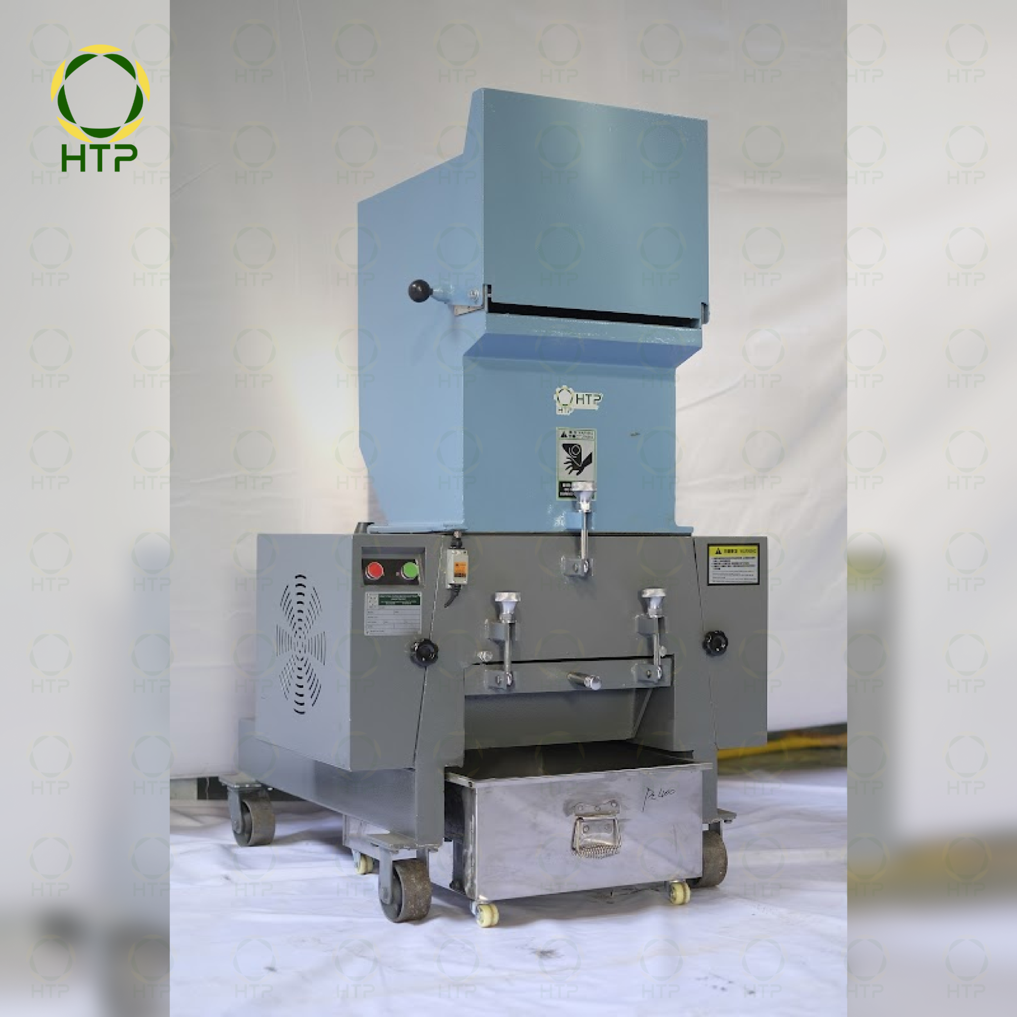 Máy nghiền phế liệu được thiết kế gọn, tối ưu cho các hoạt động nghiền nhựa phế liệu