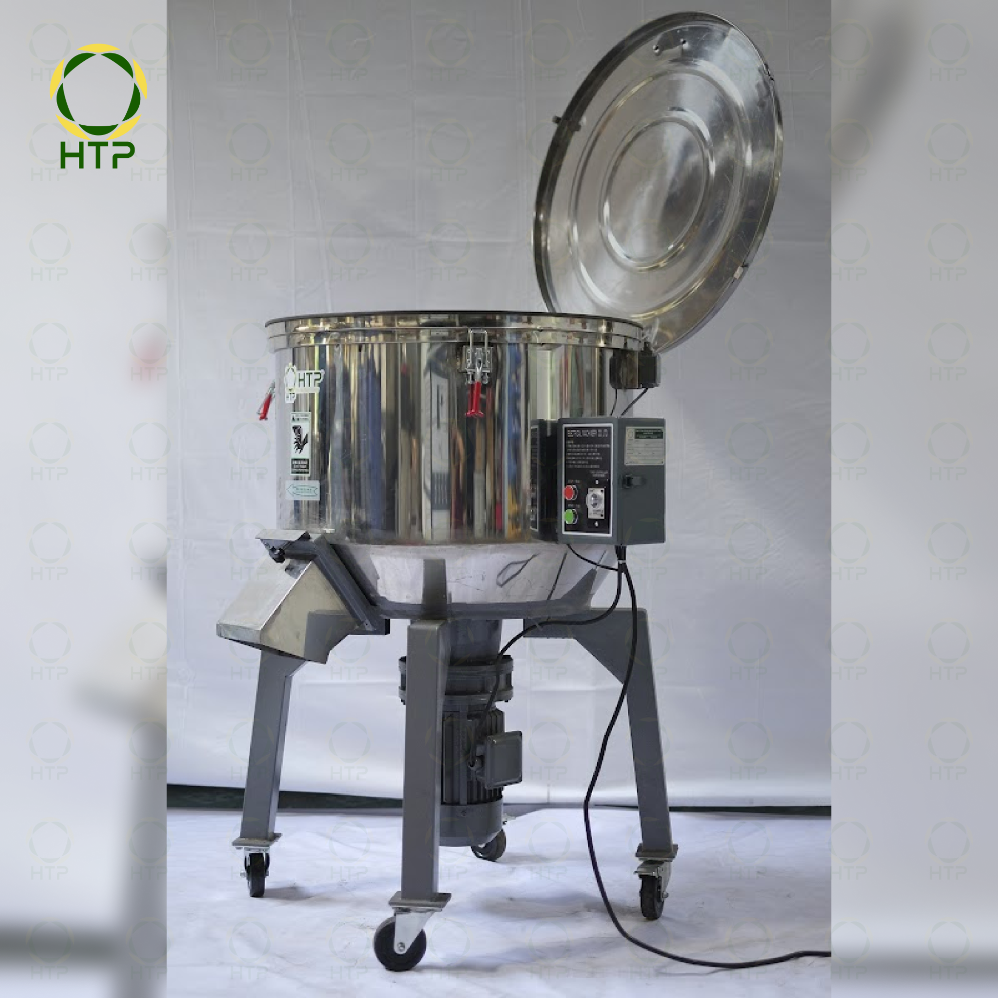 Máy trộn nhựa đứng có dung lượng trộn lên đến 300kg